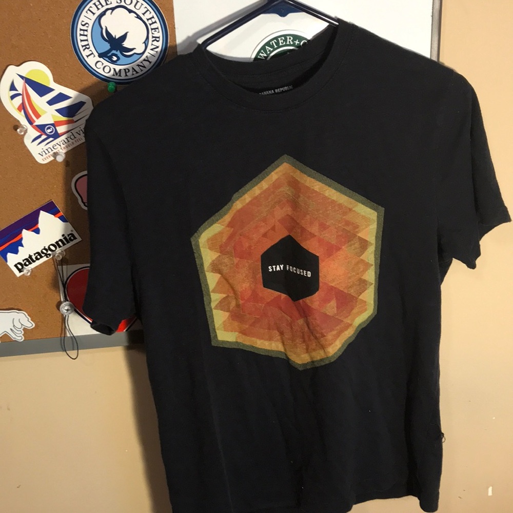 Men’s banana republic stay focus graphic T-shirt